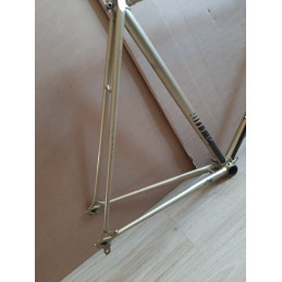 Lug detailing on head tube of Motobecane C4
