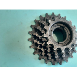 Grabados mecánicos de la marca CYCLO y el desarrollo de velocidades.