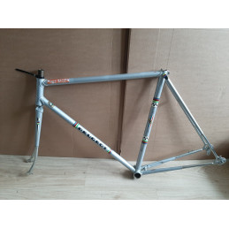 Détail de finition des sifflets de haubans du modèle PY10