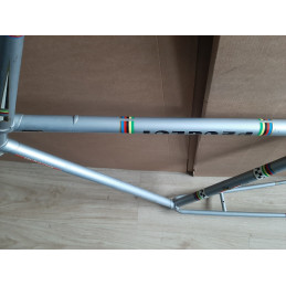 Brake bridge and rear tire clearance area