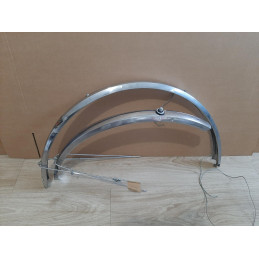Firma Peugeot e dettagli costruttivi d'epoca