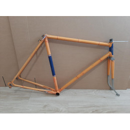 Handgemachter Vintage-Stahlrahmen 56x56cm Seitenansicht mit Campagnolo Ausfallenden
