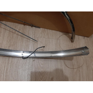 Upper bridge bracket close-up for vintage frame mounting