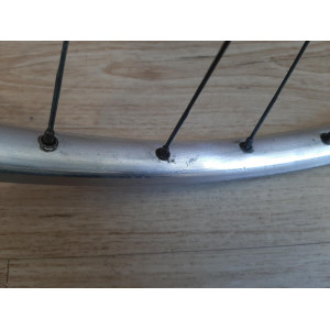 Schlauchventil und Reifenflanke 650B