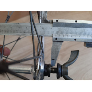 Rueda delantera Mavic EXCELTOO – detalle del neumático original