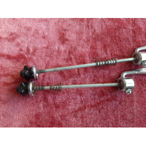 MAILLARD ATOM Schnellspanner: Simulierte Montage an einem Vorderrad