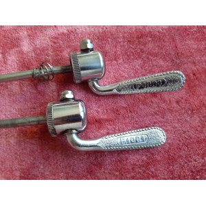 Serrage de roue Pelissier vintage face levier