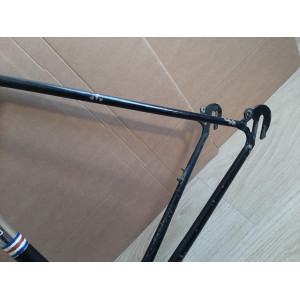 Tête de fourche gravée et raccords vintage