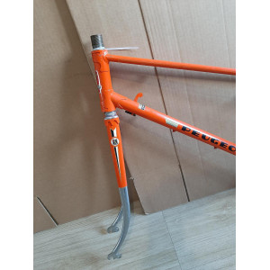 Peugeot 700C steel touring bike frame bottom bracket area