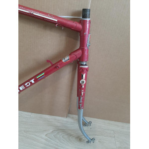 Pormenor do nós de junção e da testa do quadro Peugeot PX50 57x57cm