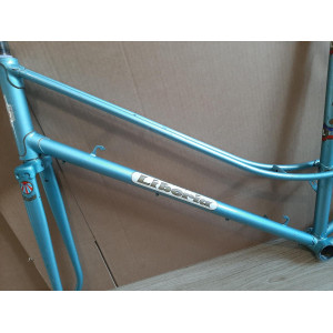 Seat tube cluster and lug details close up