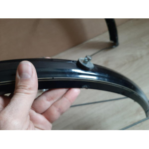 Detalle de la superficie del guardabarros de acero 55mm
