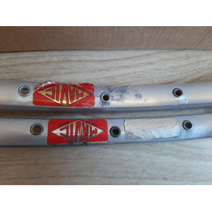 Close-up of MAVIC MODULE E aluminium rim surface