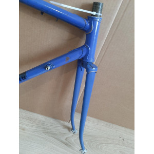 Détail du boîtier de pédalier et raccord du tube de selle