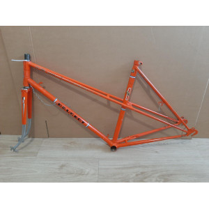 Vue latérale cadre acier Peugeot Lady 52.5cm