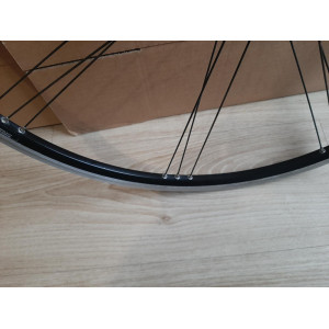Roue avant campagnolo vento G3 700c HUB CAMPAGNOLO  jante à pneu 24H