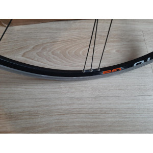 Roue avant campagnolo vento G3 700c HUB CAMPAGNOLO  jante à pneu 24H