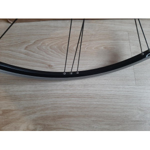 Roue avant campagnolo vento G3 700c HUB CAMPAGNOLO  jante à pneu 24H