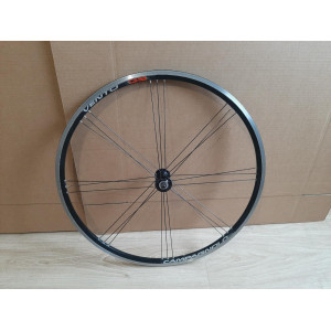 Roue avant campagnolo vento G3 700c HUB CAMPAGNOLO  jante à pneu 24H