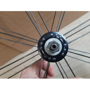 Roue avant campagnolo vento G3 700c HUB CAMPAGNOLO  jante à pneu 24H