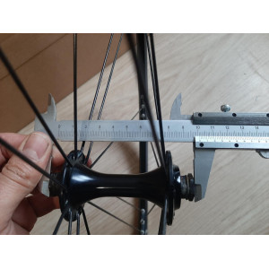 Roue avant campagnolo vento G3 700c HUB CAMPAGNOLO  jante à pneu 24H