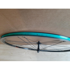 Roue avant campagnolo vento G3 700c HUB CAMPAGNOLO  jante à pneu 24H