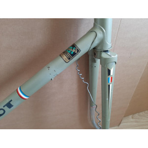 Detalle del puente de freno trasero cuadro Peugeot PX60