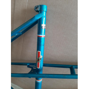 Tube diagonal et marquage de la marque Peugeot