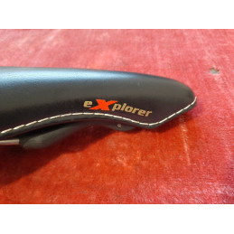 Selim Selle Italia eXplorer – parte inferior com estrutura de aço cromado