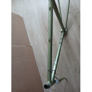 Zoom sur le raccord de selle et serrage de tige