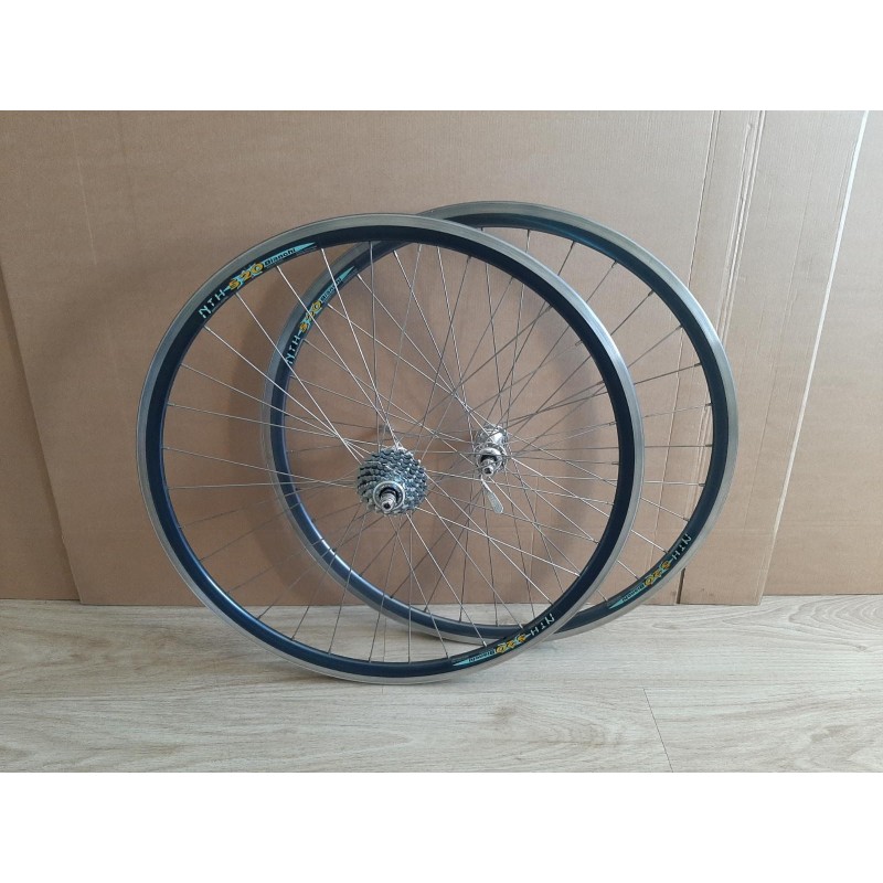 Roue Bianchi NTH 520 Campagnolo 8 vitesses vue d'ensemble