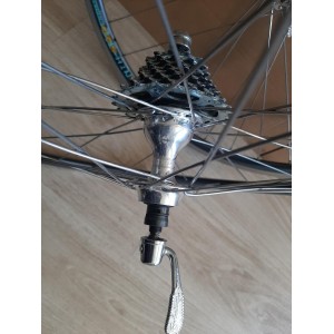 700C clincher rim bead hook detail