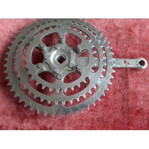 Pedaleiro SPECIALITES TA – vista do pedal direito com rosca visível