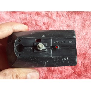 Detalle interno de la bombilla y contactos del piloto SOUBITEZ