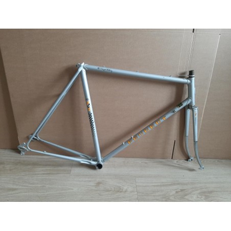 Quadro Peugeot PKN10 Reynolds 531 em aço azul, vista lateral completa