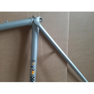 Chainstays alignment and rear bridge detail