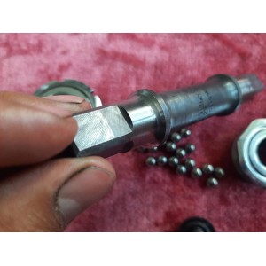 Stronglight bottom bracket 35x100 French thread 125 mm triple chainset BP3
