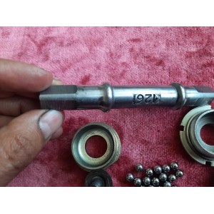 NERVAR Bottom Bracket 35x100 Swiss Thread 126mm Triple Chainset