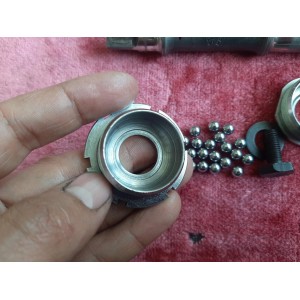 Stronglight Competition bottom bracket 35x100 French 125 mm triple chainset BP5