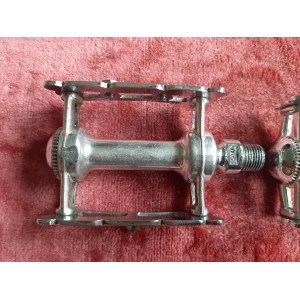Vista laterale pedale Campagnolo Record con gabbia acciaio