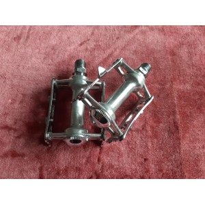 Logo Campagnolo Record inciso su corpo pedale alluminio