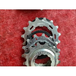 Cassete Campagnolo 8 velocidades 13-23 – comparação com moeda