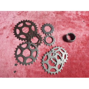 Vista superior do cassete SHIMANO 16-28 – alinhamento dos pinhões