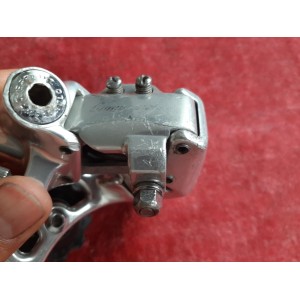 Vista lateral del desviador trasero Campagnolo de aluminio para bicicleta clásica