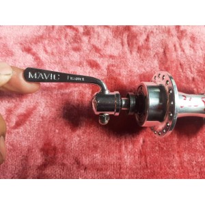 Mavic 500 RD rear hub 36 holes French thread - full body close-up