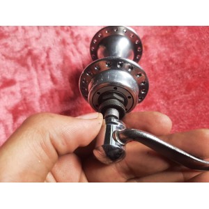Buje trasero MAVIC 500 RD – detalle del lado derecho