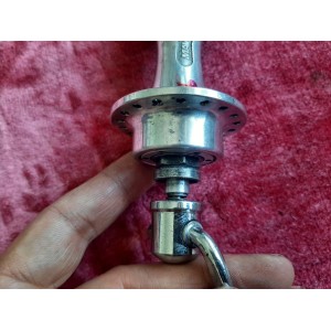 Marquage Mavic sur le corps du moyeu de vélo ancien