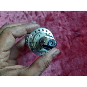 Detailed end-cap view of Mavic 36H front hub