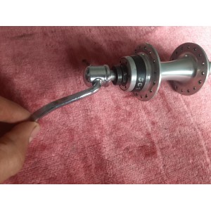 Buje trasero MAVIC 501 – detalle del flange y radios