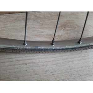 NEW STAR front hub flange and spoke lacing closeup